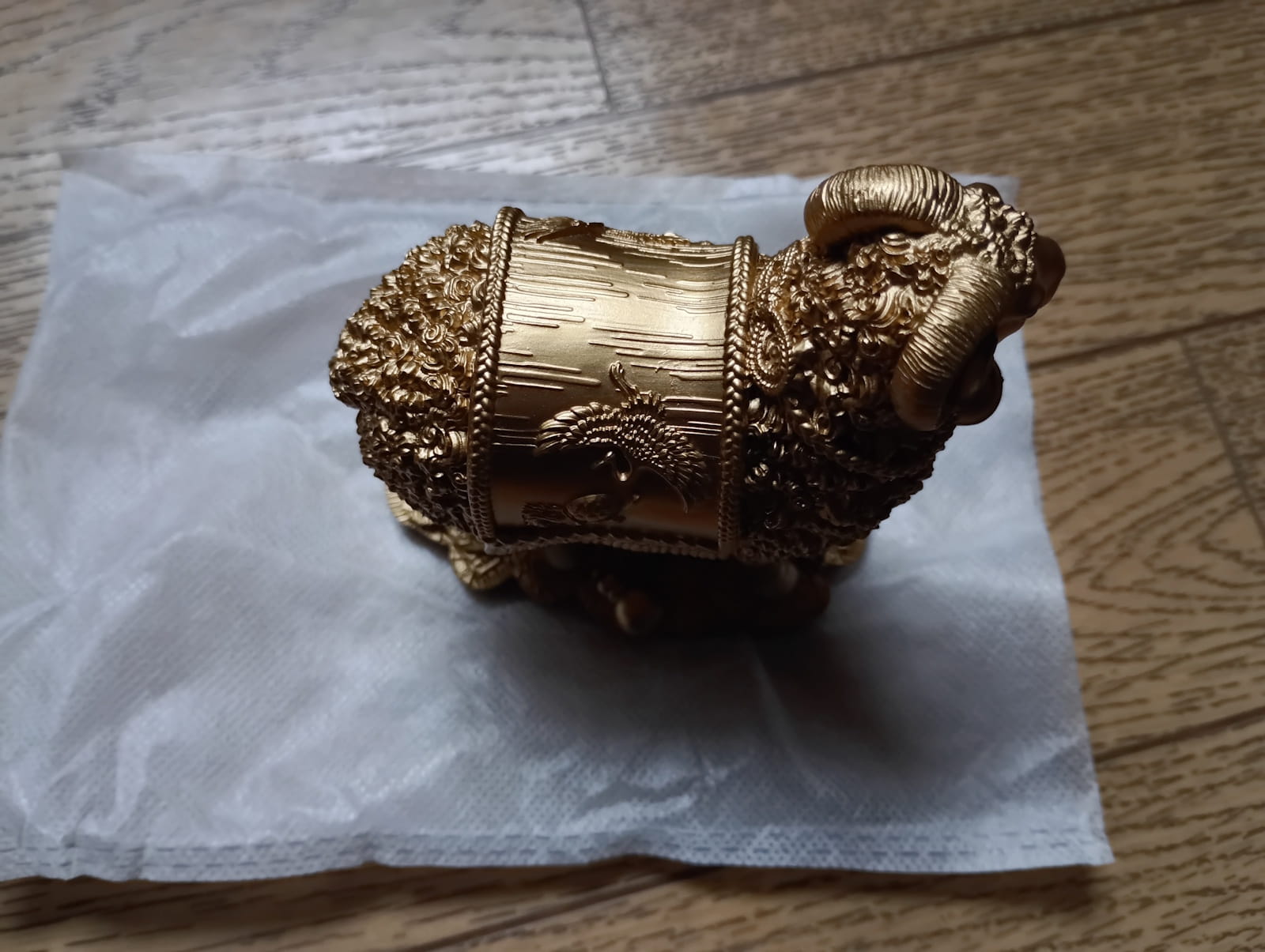 「金運黄金大明神(神羊)」を上から見たところ